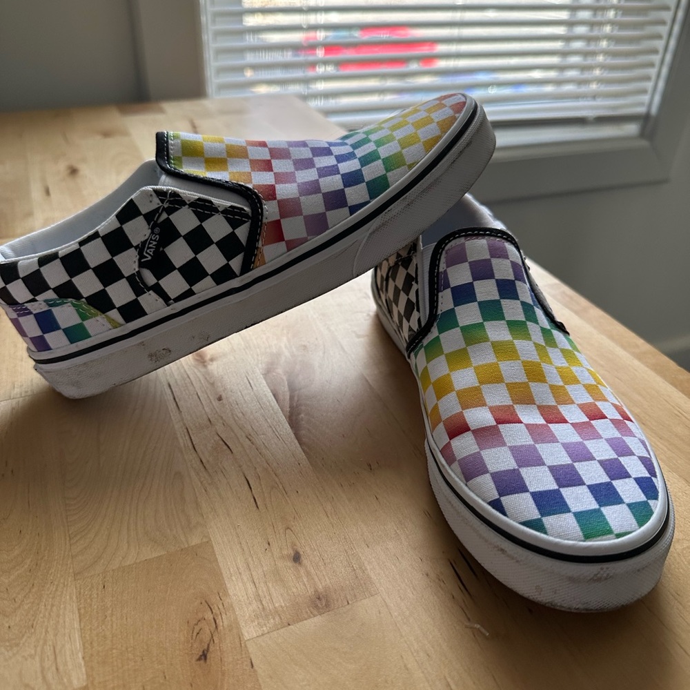 Van kids rainbow checkered slip on size 6
